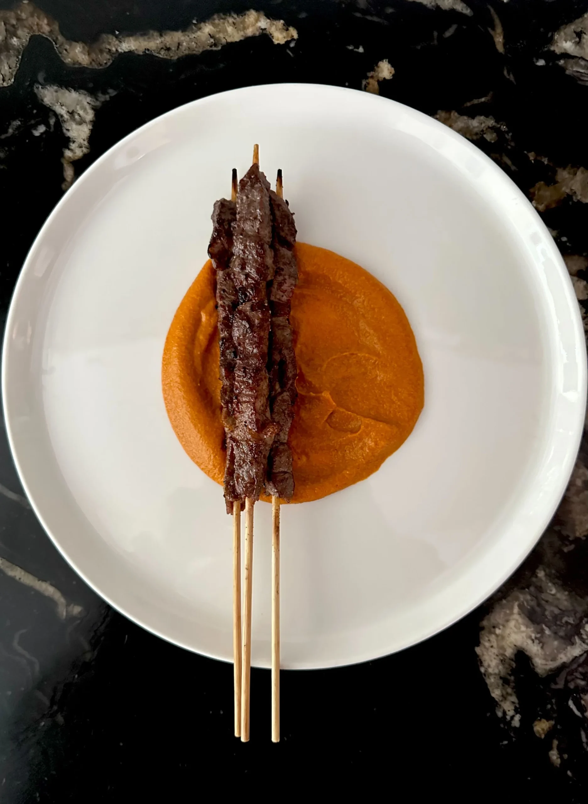 Beef skewers with orange pepper sauce